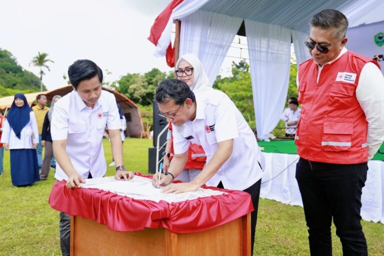 Ketua PMI Barru Lantik Pengurus PMI Kecamatan Se-Kabupaten Barru, Tegaskan Komitmen Perkuat Layanan Kemanusiaan